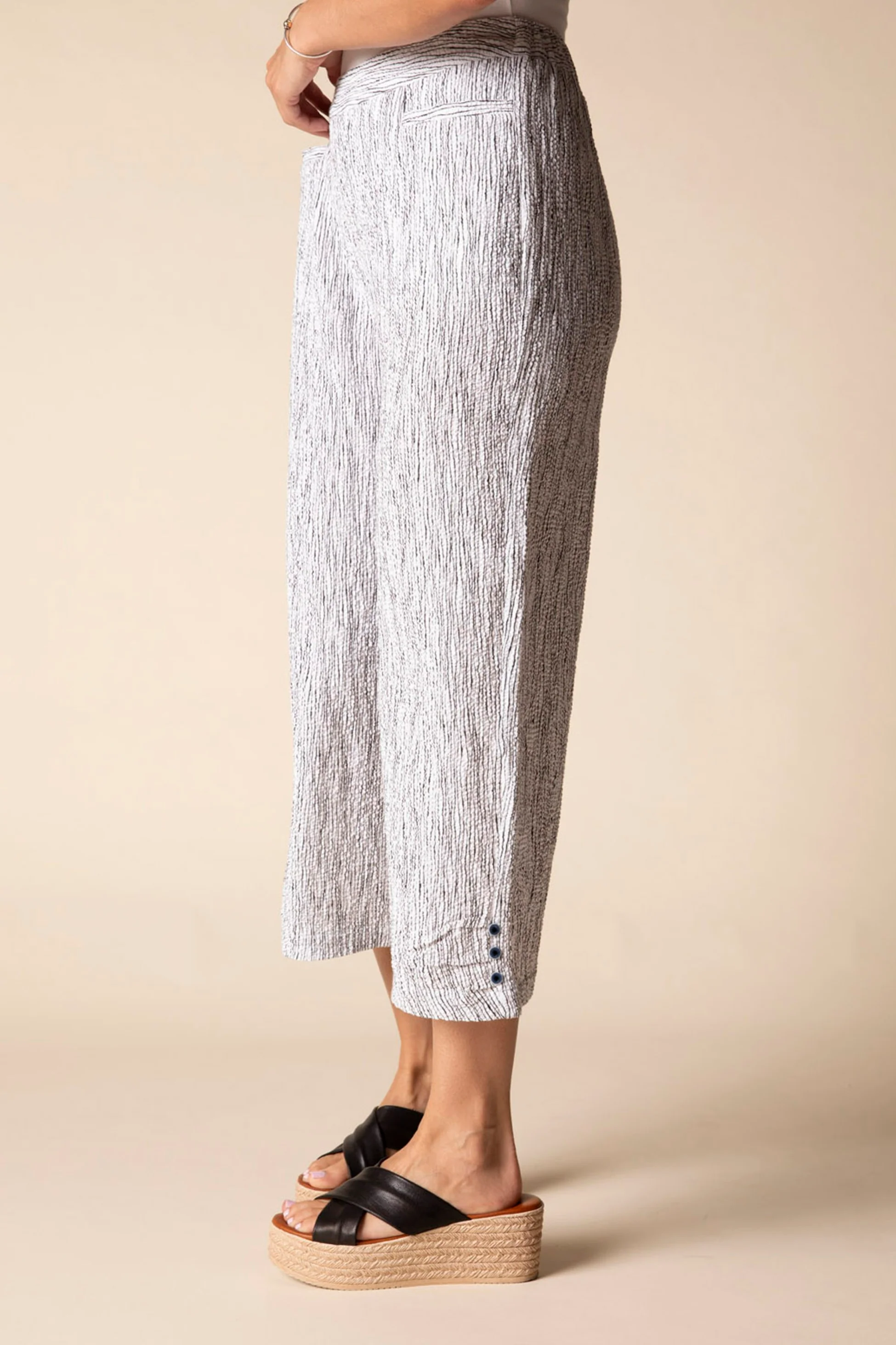 Fine Lines Pucker Weave Capri - Image 4