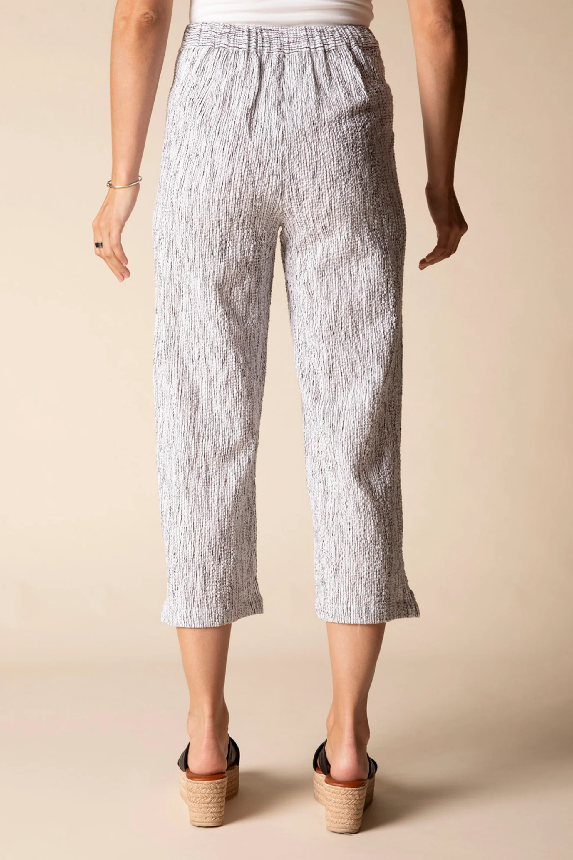Fine Lines Pucker Weave Capri - Image 5