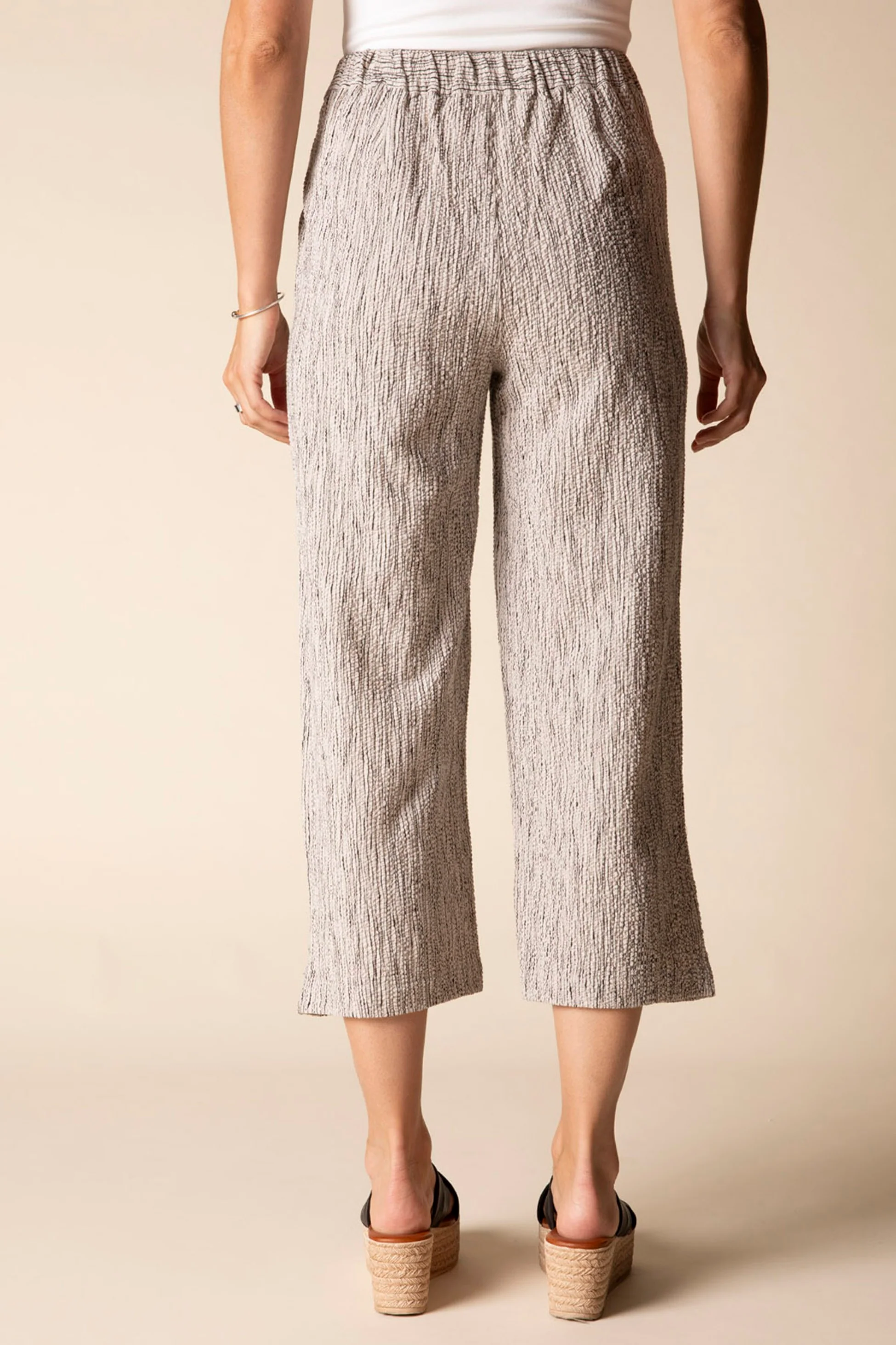 Fine Lines Pucker Weave Capri - Image 8